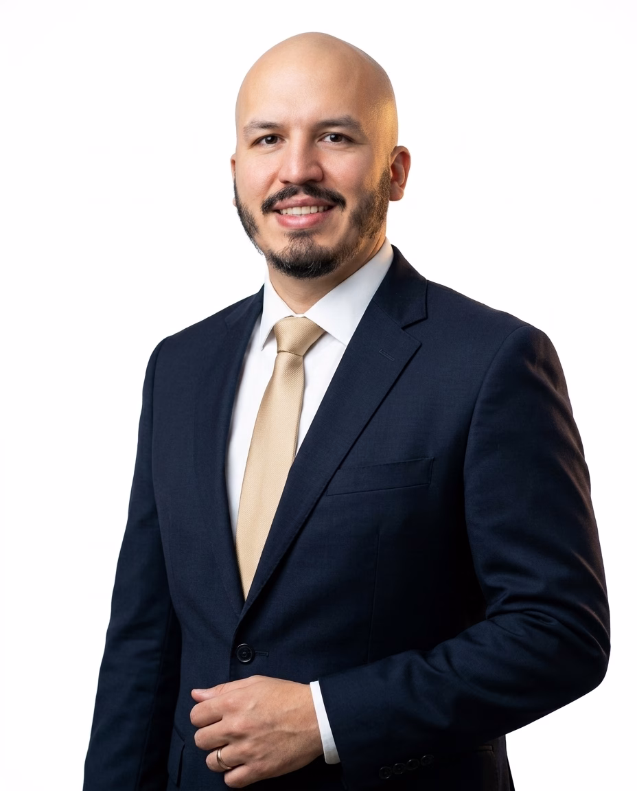 Dr. César Chacón