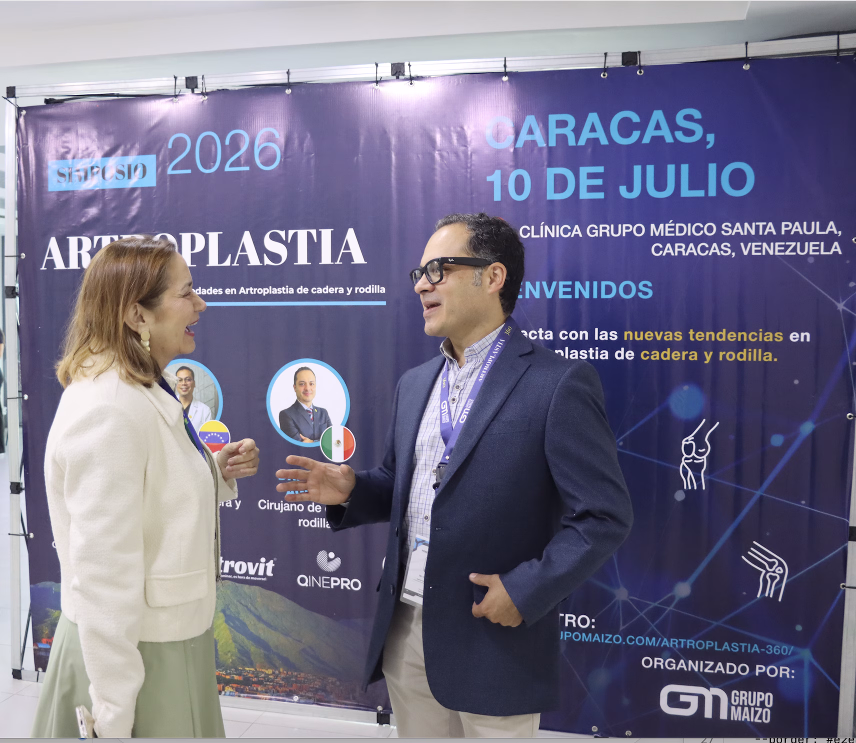 Dr. Víctor Aguirre junto al equipo de Grupo Maizo en el Simposio Artroplastia 360